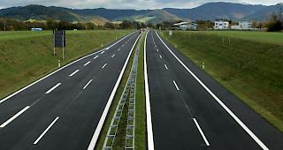 Der Unfallverursacher wurde laut Polizei beim Zusammenprall lebensgef&auml;hrlich verletzt. (Symbolbild)