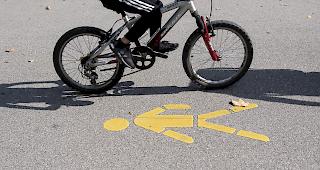 Mit richtigen Fahrr&auml;dern d&uuml;rfen Kinder derzeit nur dann auf dem B&uuml;rgersteig fahren, wenn dieser zur Schulwegsicherung explizit freigegeben und so signalisiert ist.