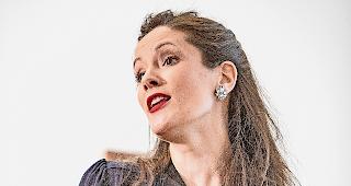 Leichtigkeit. Sopranistin Franziska Andrea Heinzen.