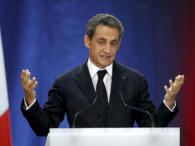 Wegen des Vorwurfs der Bestechung muss sich der frühere französische Staatschef Sarkozy vor Gericht verantworten.
