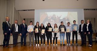 Am Neujahrsempfang am Samstag in Ausserberg erhielten acht Jungb&uuml;rger ihren B&uuml;rgerbrief.