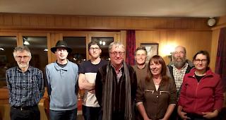 Der neu formierte Vorstand von &laquo;INNS GOMS&raquo;: Pr&auml;sident Paul Zeiter mit seiner Vorg&auml;ngerin Karolin Wirthner (vorne) und den Vorstandsmitgliedern (v.l.) Roman Bernegger, Sebastian Biderbost, Cyrill Thenen, Helmut Kiechler, Leo Garbely und Maya Gaber. Auf dem Foto fehlt Otto Kreuzer.