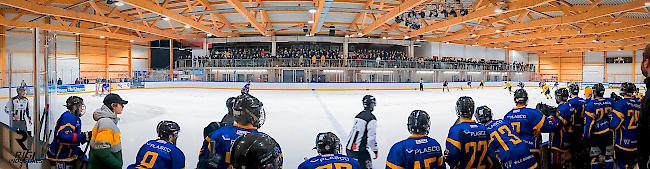 Die neue Halle wartet mit einem Eisfeld von 30 mal 60 Metern auf.