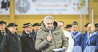 Ein grosser Tag. Bernard Vogel, Verwaltungsratspr&auml;sident der EHC Raron Betriebs-AG.