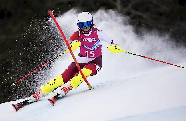 An den olympischen Jugendspielen gewinnt Lena Volken im Slalom die Silbermedaille.