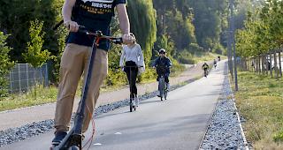 Das Mindestalter betr&auml;gt bei E-Trottinetts wie auch bei E-Bikes 14 Jahre.