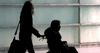 Private Betreuer sollten fit sein, um ihre Angeh&ouml;rigen zu betreuen. Eine Telefonberatung soll dabei helfen.