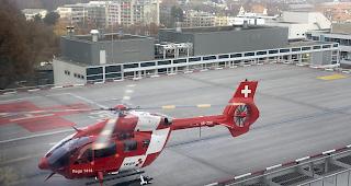 Den Bewohner, der schwere Verbrennungen erlitt, flog die Rettungsflugwacht (Rega) ins Universit&auml;tsspital nach Z&uuml;rich. (Symbolbild)