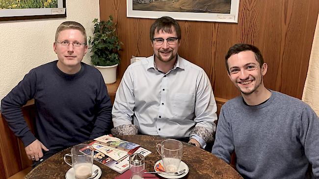Kevin Quattropani, Vereinspräsident, Sebastian Arnold, Gemeindepräsident Simplon Dorf, Christian Guerra, Social Media Manager des Vereins (von links).