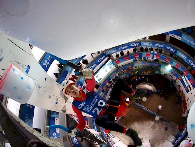 Sina Goetz Klettert ins Finale im Ice Dome von Saas-Fee