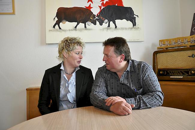 Nochmals am selben Tisch. Belinda Bammatter gibt das Präsidium des Metzgerberbands ab, Willi Stocker übernimmt.