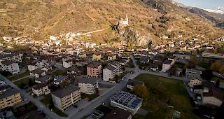 In Raron zieht die Post im Juni in den Volg. Bis zum Umzug bleibt die heutige Post unver&auml;ndert in Betrieb. (Archivbild)