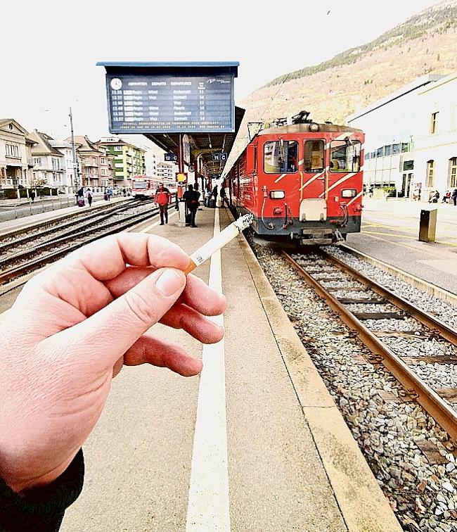 Ausgequalmt: Auf den Perrons der MGBahn darf bis Ende Jahr nur noch begrenzt geraucht werden.