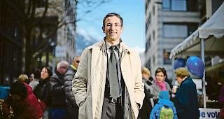 Daddy cool. Fr&eacute;d&eacute;ric Favre ist w&auml;hrend seiner Amtszeit als Staatsrat Vater geworden; was sehr selten vorkommt im Wallis.Foto Keystone