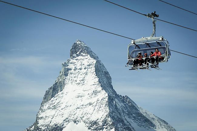 Am häufigsten schlagen Langfinger laut dem Versicherer Axa in Davos, Zermatt und im österreichischen Ischgl zu.