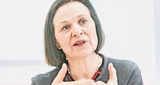 Bessere Situation f&uuml;r Laienensembles. Kulturdepartementsvorsteherin Esther Waeber-Kalbermatten: &laquo;Die Erh&ouml;hung respektive  die Verdoppelung des Finanzierungsbudgets war ein Wunsch der Jury, des Departements wie auch der Laienensembles.&raquo;Foto mengis media/Andrea Soltermann