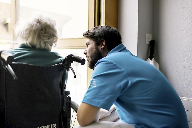 Welche Bedürfnisse und Erwartungen haben die Bevölkerung und Gesundheitsfachleute an die künftige Langzeitpflege? Um ein passendes Leistungsangebot zu schaffen, läuft eine kantonale Studie. 