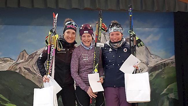 Das Siegertrio des Kandersteger Volksskilaufs: Flurina Volken, Susi Meinen und Hallie Grossmann (von links).