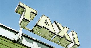 Aufgeflogen. Ein Taxichauffeur schleuste die Taxen f&uuml;r spontane Taxifahrten  an seinem Arbeitgeber vorbei in den eigenen Hosensack.