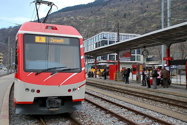 Wegen eines Steinschlags musste die MGBahn am Freitagabend den Betrieb zwischen Visp und St. Niklaus einstellen.