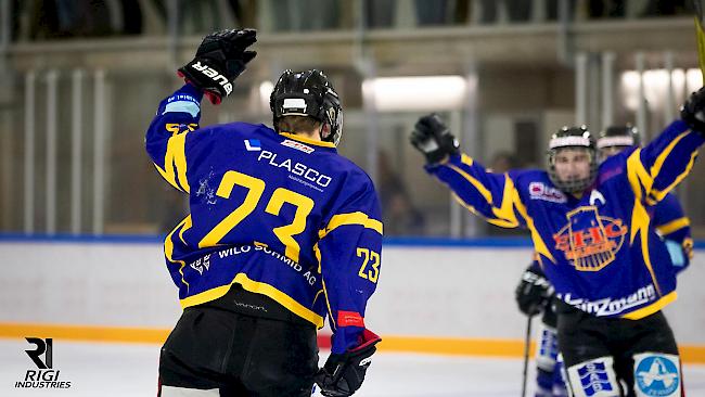 Flavio Schmid (Nr.73) erzielte den entscheidenden Treffer für den EHC Raron im zweiten Play-off-Spiel.