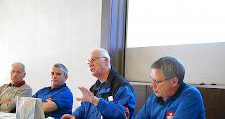 <b>Krankentr&auml;gervereinigung Oberwallis.</b> Pr&auml;sident Peter-Anton Mathier (2. von rechts) mit Vorstandsmitgliedern Uli Walker, Eugen Lehner und Moritz Schwery (von links).