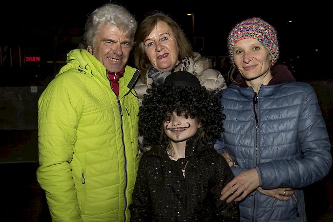 Marian (66) und Barbara (65) Lukanski sowie Milena (9) und Joanna (45) Wozniak, Steg.