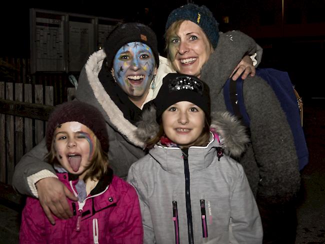 Raphaela Jäger-Ruppen (30), Judith (30) und Ilyana (8) Zumstein sowie Liora Jäger (8), Turtmann.