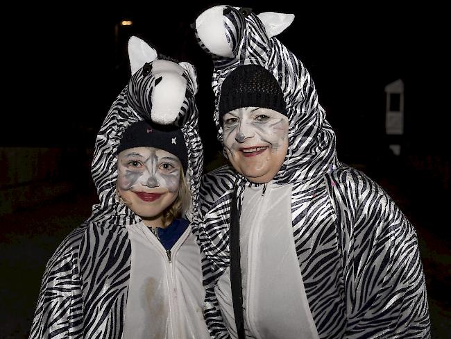 Colette Seewer (7), Susten, und Alexandra Mussmann (46), Steg.