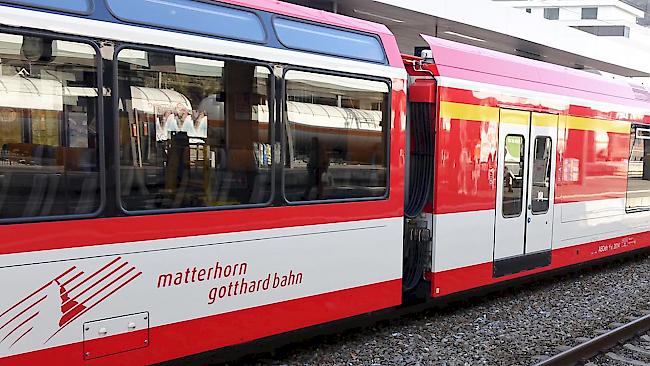 Die Bahnstrecke Visp-Täsch der Matterhorn Gotthard Bahn ist aufgrund einer Fahrleitungsstörung unterbrochen. Es sind Ersatzbusse im Einsatz.