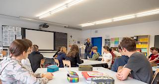 Die Sch&uuml;lerinnen und Sch&uuml;ler der Orientierungsschule Gampel haben sich in den letzten Wochen intensiv mit der Berufswahl auseinandergesetzt.