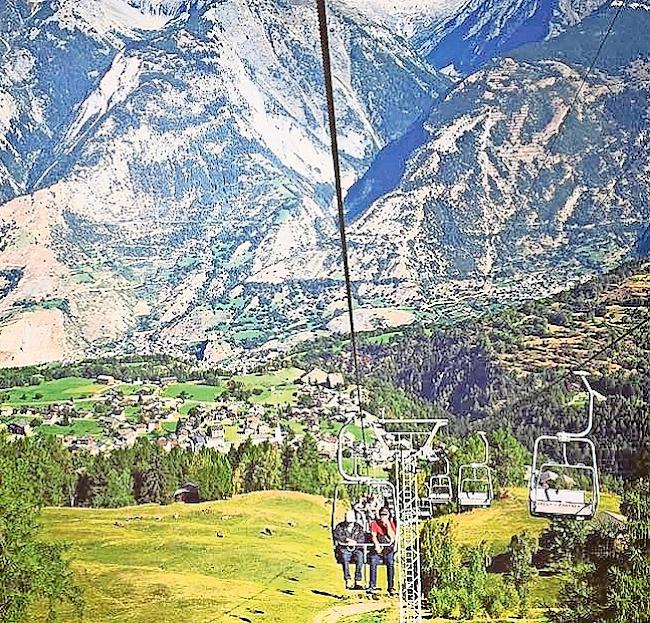 Der Sommerbetrieb der Sesselbahn Unterbäch-Brandalp wird verlängert.