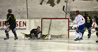 Beim Match EHC Saastal-Universit&eacute; Neuenburg kommt es zur Verschiebung des Spielorts. Die Teams treffen um 20 Uhr in Brig und nicht in Saas-Grund aufeinander.