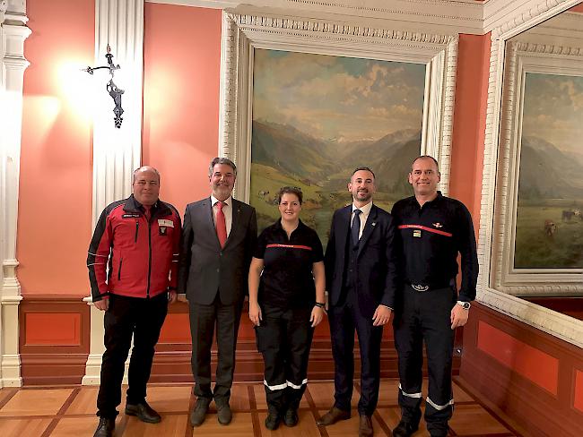Bianca Ballmann erhielt am Donnerstag als erste Frau aus dem Oberwallis das Brevet «Walliser Feuerwehrinstruktorin» überreicht.