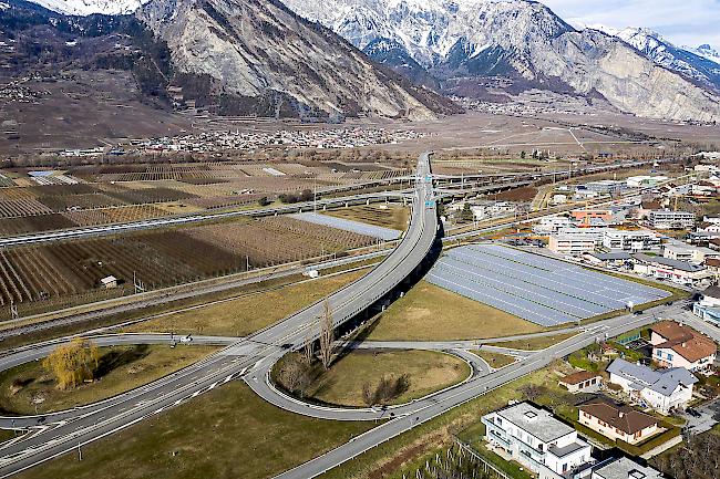 Ein Sanierungsprojekt soll die Befahrbarkeit des Viadukts bei Riddes für den Schwerverkehr wiederherstellen.