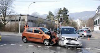Bei der Kollision von zwei Personenwagen am Samstagmittag in Solothurn ist eine Insassin schwer verletzt worden. 