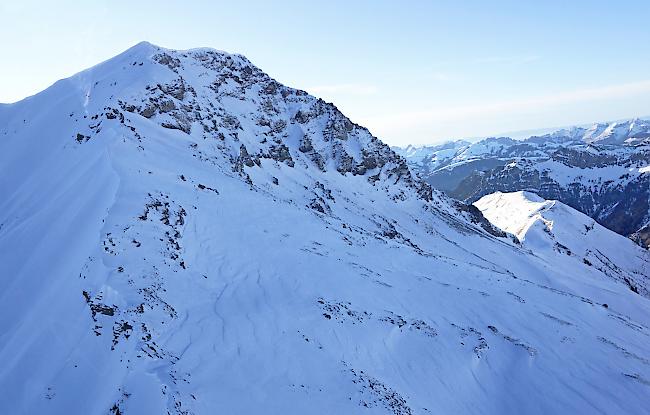 Am Samstagnachmittag sind zwei Skitourenfahrer am Albristhorn im Berner Oberland unabhängig voneinander abgestürzt. 