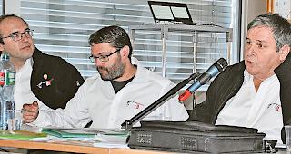 Petri Heil! Pr&auml;sident Philippe Darioly mit den Vorstandsmitgliedern Yannis Borle und Christoph Fux (von rechts). 