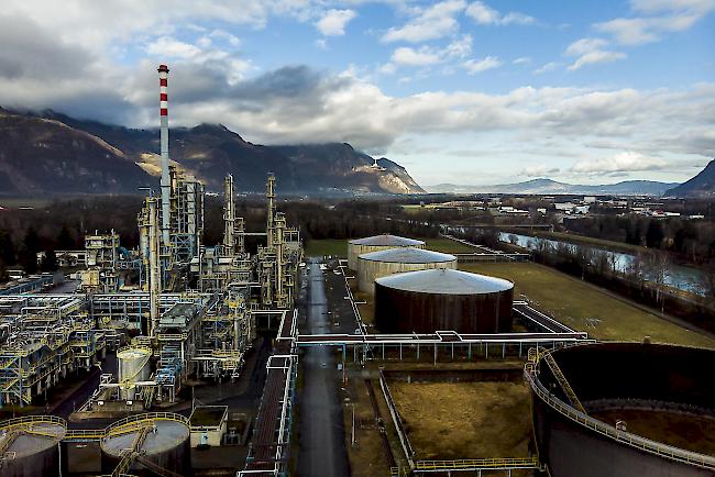 Die Raffinerie ist seit Januar 2015 stillgelegt. 233 Mitarbeiter im Walliser Chablais verloren ihren Job, über zwanzig Personen traf es am Tamoil-Sitz in Genf.