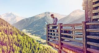 Leben und arbeiten im Wallis. Mit solchen Bildern sollen Ausw&auml;rtige von einer Berufst&auml;tigkeit im Wallis &uuml;berzeugt werden.