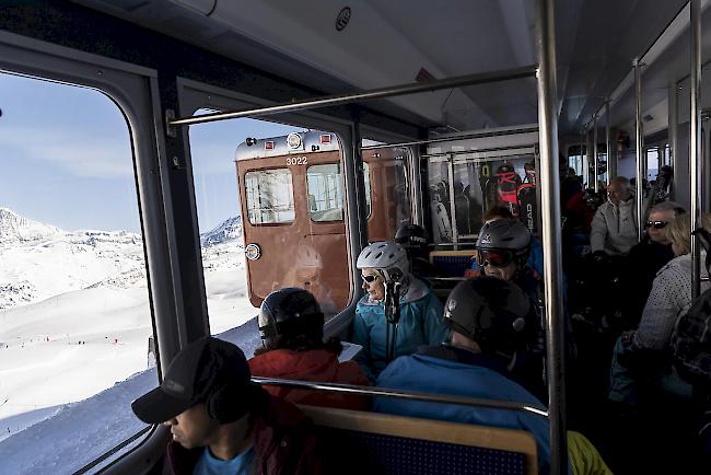 Am Freitagmorgen ist die Gornergratbahn entgleist. Gegen 13.30 Uhr konnte die Bahn den Betrieb wieder ohne Einschränkungen weiterführen. (Archivbild)