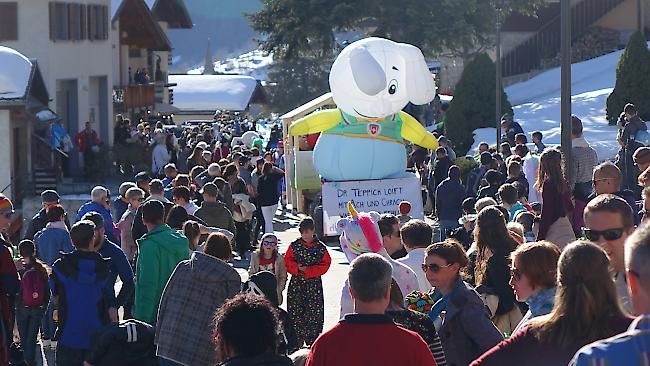 Impressionen aus dem Lötschentaler Fasnachtsumzug.