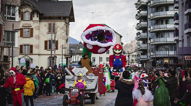 Impressionen vom Oberwalliser Fasnachtsumzug in Glis.