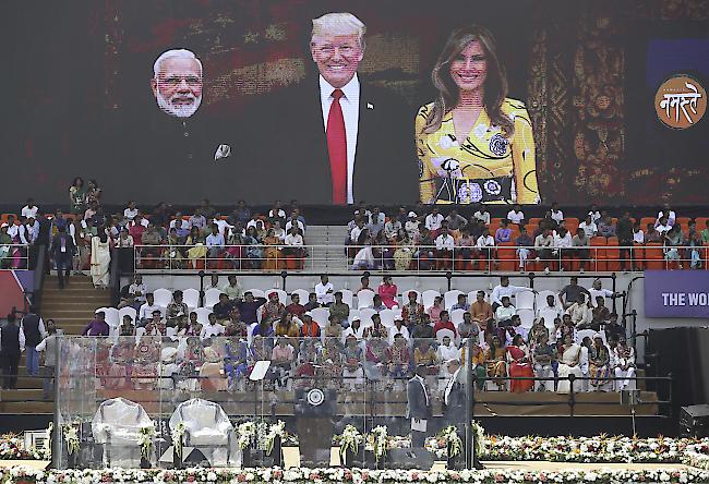 US-Präsident Donald Trump beginnt am Montag einen Staatsbesuch in Indien, um dort für ein stärkeres Bündnis der beiden grossen Demokratien zu werben.