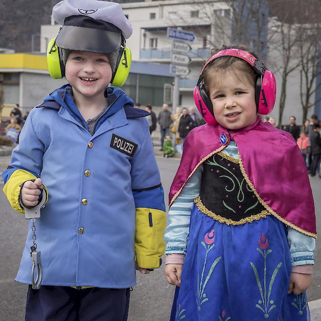 Tim Furrer (5) und Tara Abgottspon (3), Staldenried. 