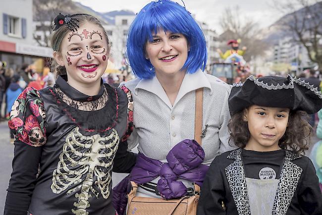 Anastasia (11) und Chantal (46) Petrig und Linda Wyer (9), Glis. 