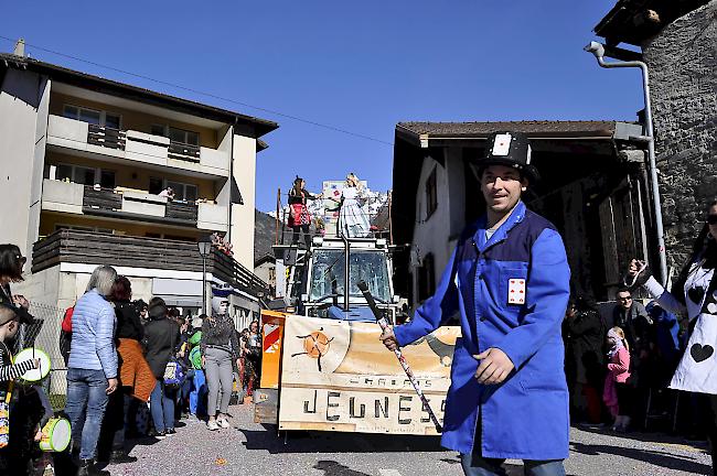 Impressionen vom Gigelimentag-Umzug in Turtmann.