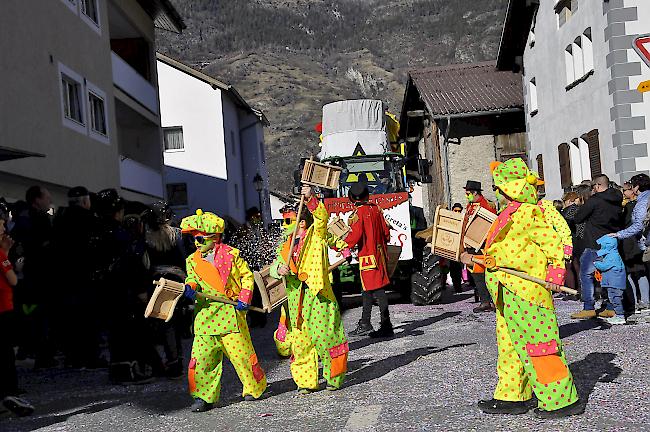 Impressionen vom Gigelimentag-Umzug in Turtmann.