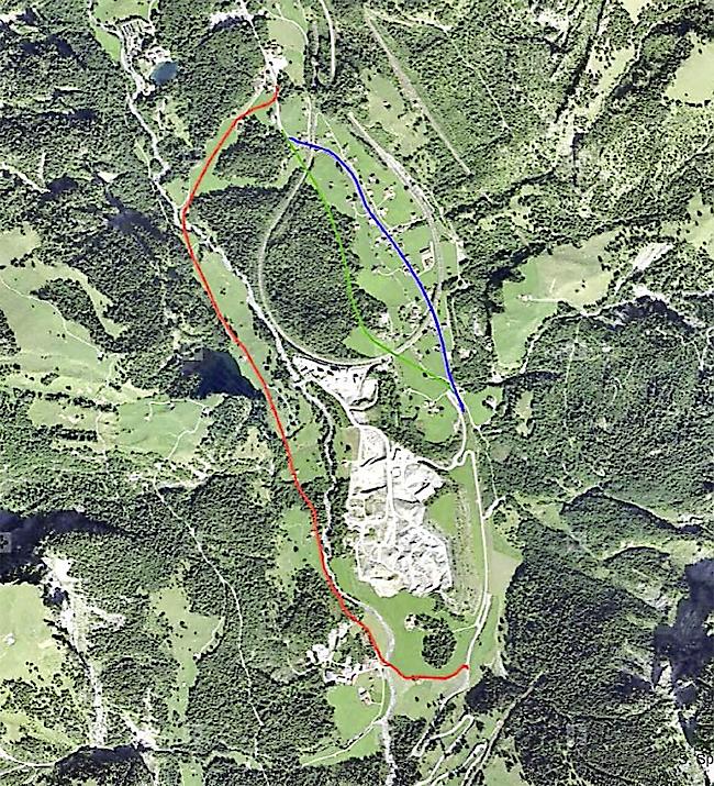 Varianten der Verkehrsführung. In 3D-Ansicht ist die heutige Strassenführung (blau), die mögliche Verlängerung des Mitholztunnels (grün) sowie die mögliche Verlegung der Hauptstrasse (rot) eingezeichnet.