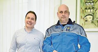 &laquo;Zeitgem&auml;sses Mittel&raquo;. Stadtrat Michael Graber mit Kommandant Pascal Kronig.